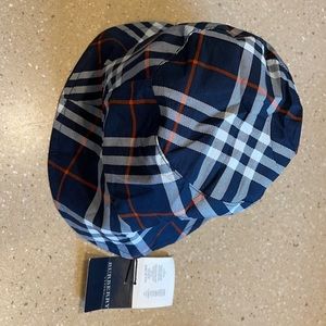 Burberry bucket hat NWT